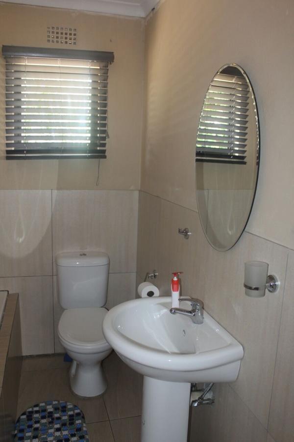 Mbopha Guest House Ulundi Exterior foto